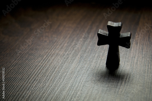 Fotografia, Obraz wooden cross on wood background