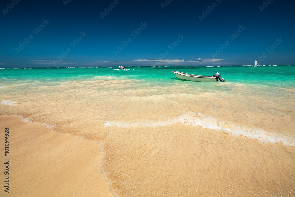 Carribean sea and boat on the shore, beautiful panoramic view