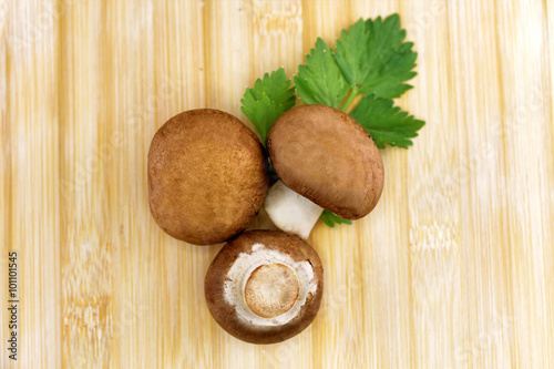 brown button mushrooms