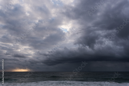 Approaching storm cloud © Anton Gorlin