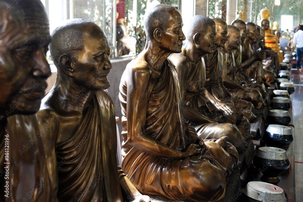 Naklejka premium Sculpture Realistic of pundits at Muoang temple in Angthong,Thailand