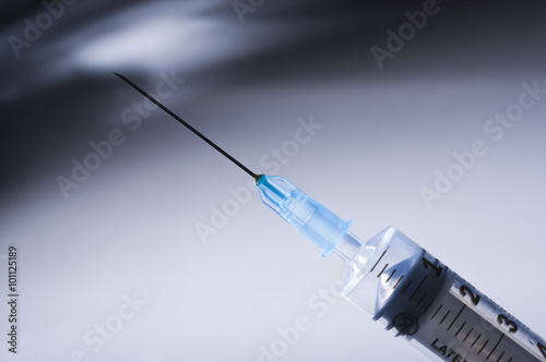 Vaccino virus o tossicodipendenza photo