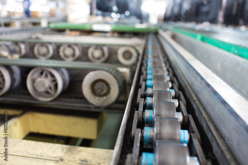 Assembly Line Conveyors are instrumental in manufacturing assemb photo