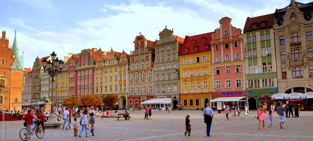 Breslau - farbenprächtiges Gebäude am Marktplatz  - obrazy, fototapety, plakaty 