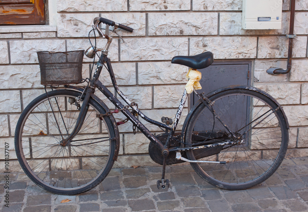 Old bike close-up.