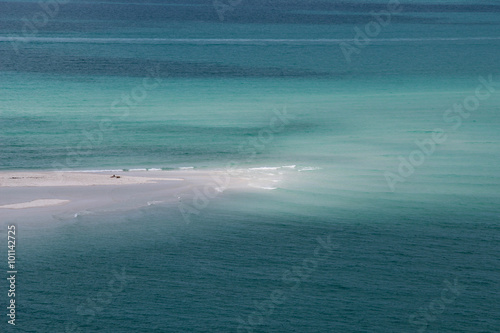 Strandfoto auf Whitsunday Island, Whitehaven Beach, Badende auf einer Sandbank, Australien im November 2015 photo