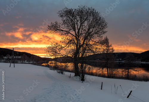 Sonnenaufgang am verschneiten Schluchsee