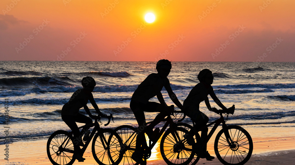 Fototapeta premium Cycling at the beach twilight time