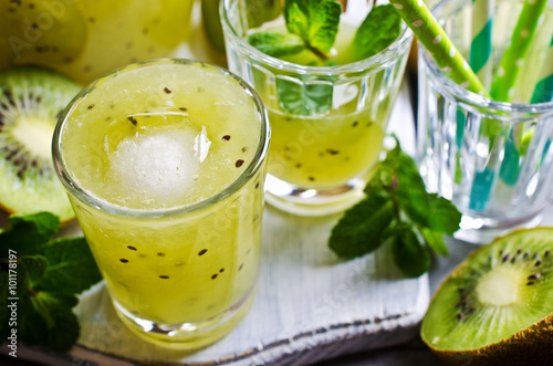 Cocktail with kiwi and mint