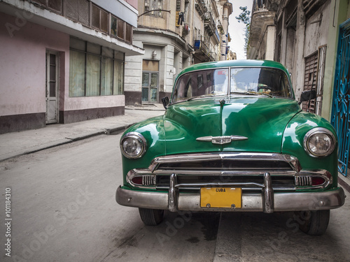Old car in Havana © clamon