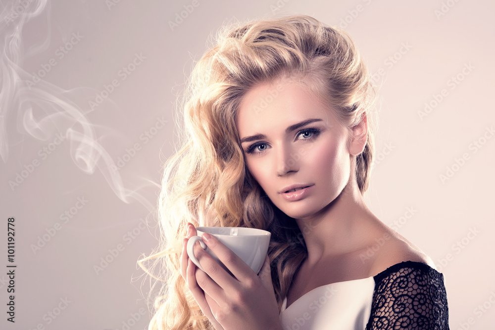 Model with coffee cup, mug in coffee shop. Fashion Woman, tea pa Model with coffee cup, mug in coffee shop. Fashion Woman, tea pa