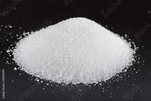Foto Heap of white crystal sugar