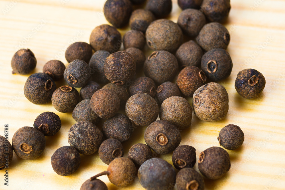 Obraz premium allspice table spice