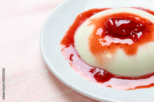 panna cotta Italian dessert