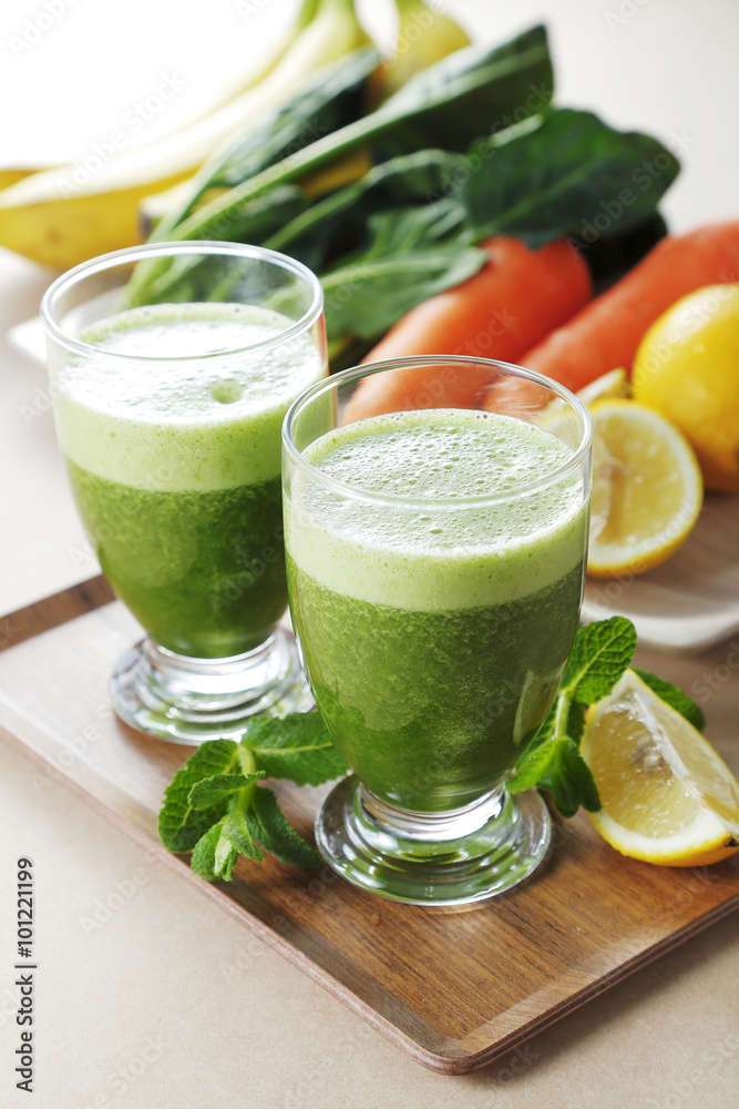 Fototapeta premium 野菜ジュース Vegetable juice
