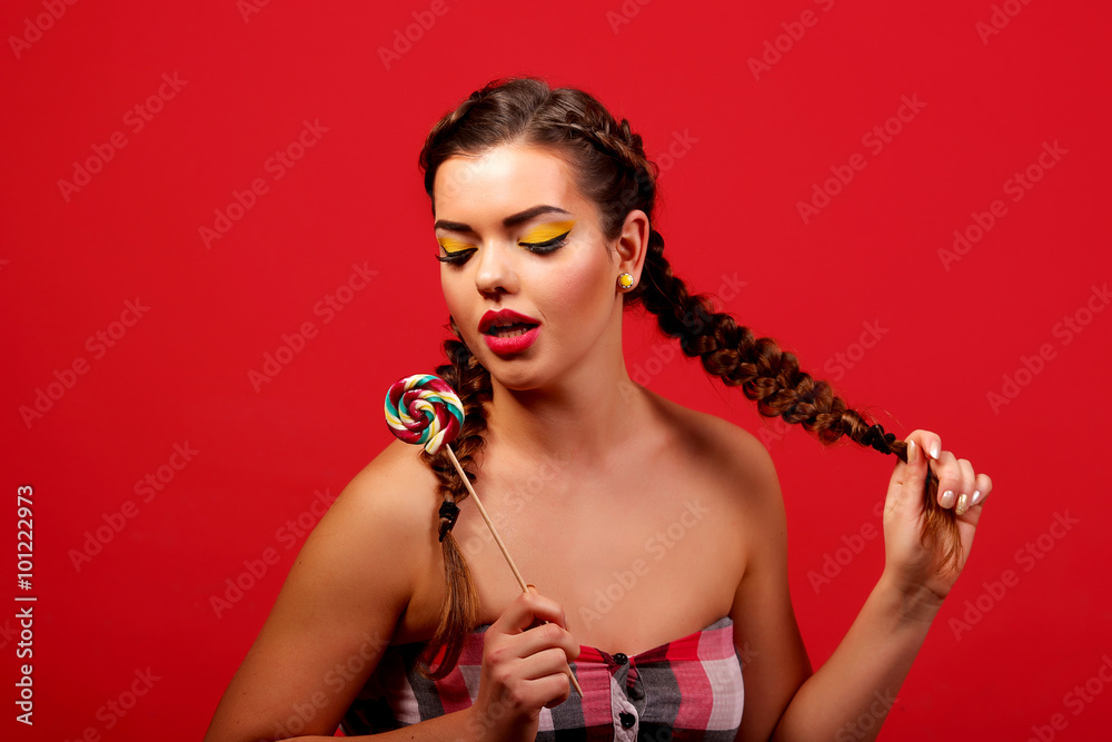 Sweets. Candy Girl. Beauty Fashion model girl with colorful make-up and  color candy sweet in her sexy red lips. diet concept foto de Stock | Adobe  Stock