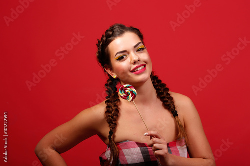 Canvas Print Beauty fashion model girl eating colorful lollipop
