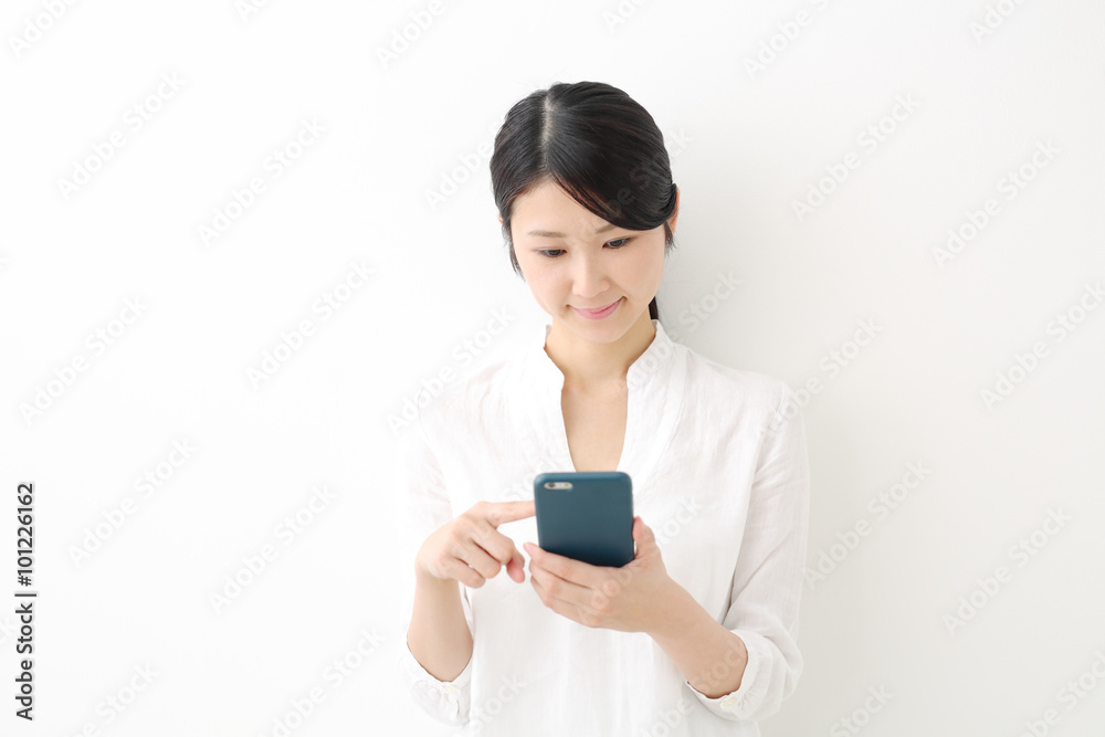 スマートフォン・若い女性 スマートフォン・若い女性