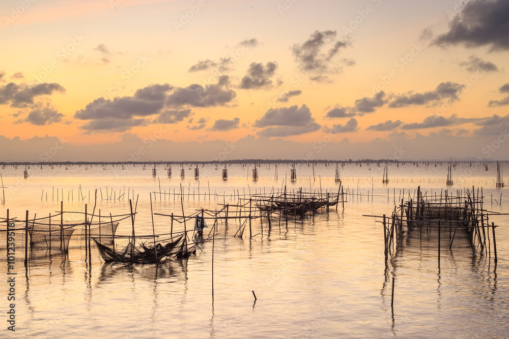 Fototapeta premium Twilight The bamboo coop for feeding fish. in south of Thailand sea. Songkhla, Koh-Yor