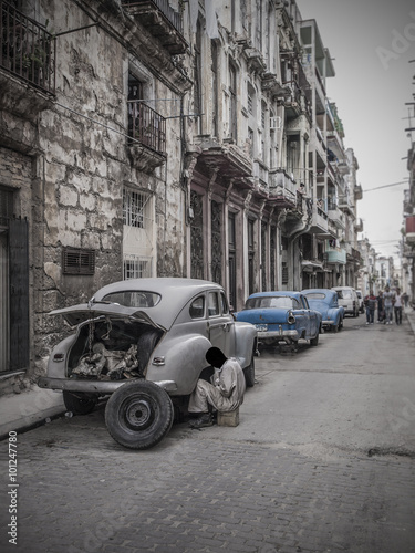 mechanic in a street of old Havana