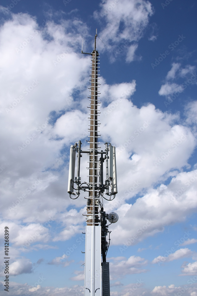 Multi-function Antenna for Telecommunication Sender Multi-function Antenna for Telecommunication Sender