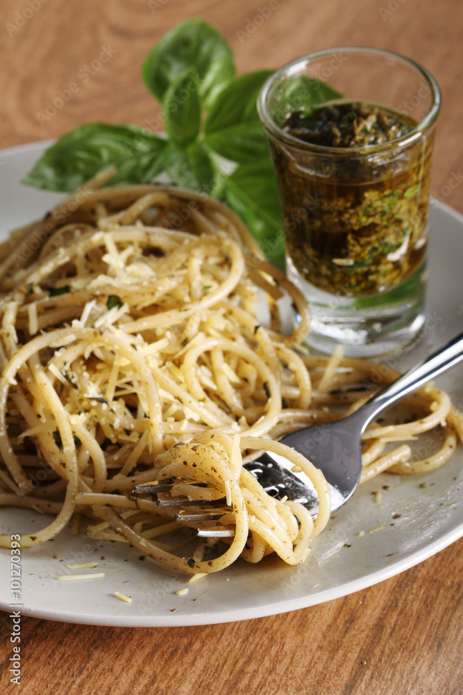 pasta spaghetti with pesto sauce.