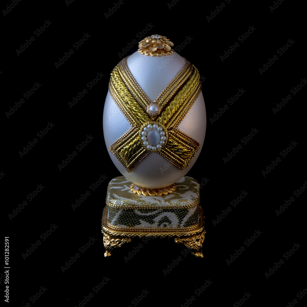 Fototapeta premium A casket for jewelry - the easter egg