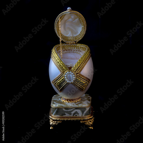 A casket for jewelry - the easter egg photo