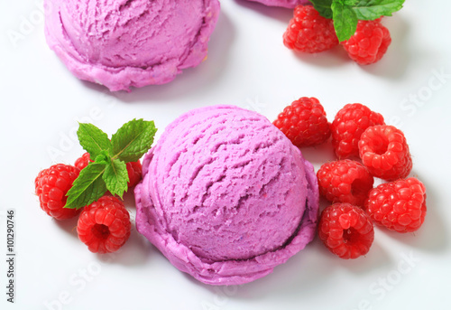 Berry fruit ice cream