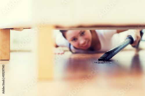 close up of woman with vacuum cleaner at home © Syda Productions
