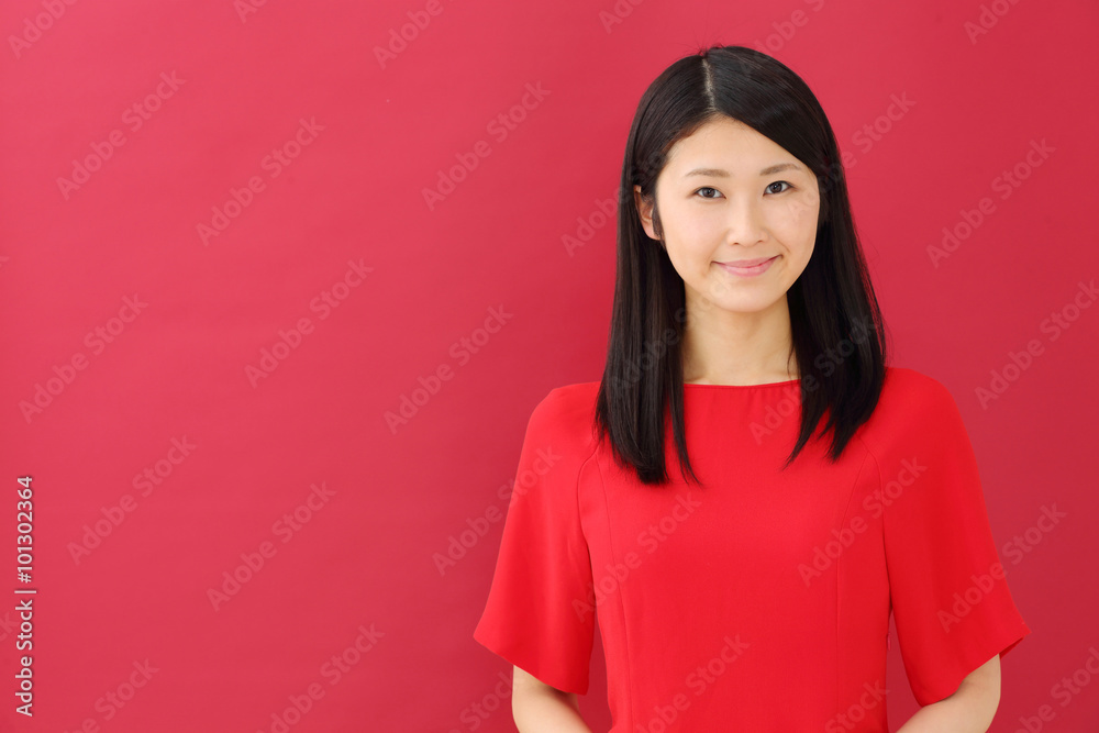 若い女性・赤バック 若い女性・赤バック