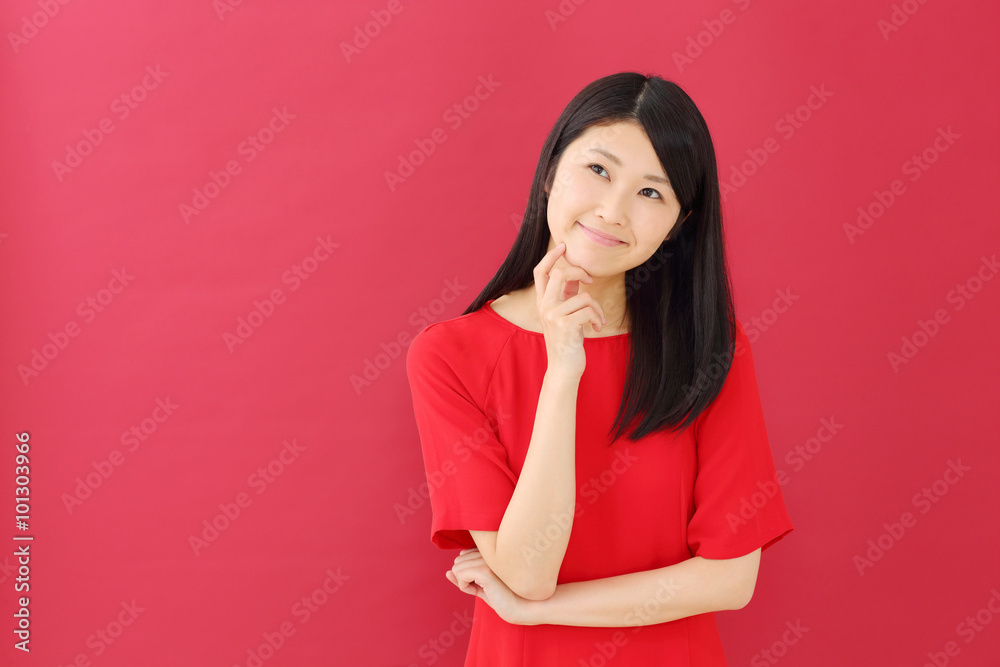 思う・若い女性 思う・若い女性