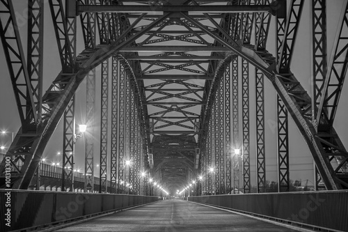 Fototapeta Naklejka Na Ścianę i Meble -  Historische Stahlträgerbrücke über die Elbe in Hamburg