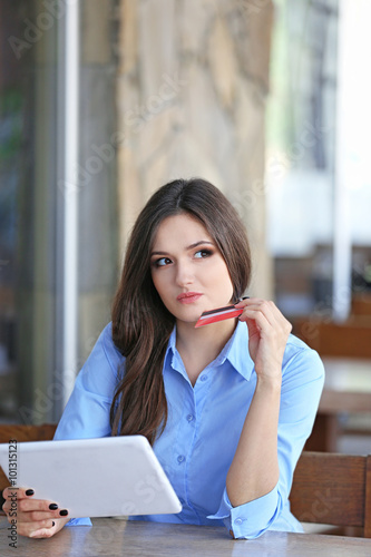Young woman working with ta...