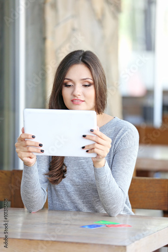 Young woman trying to use b...