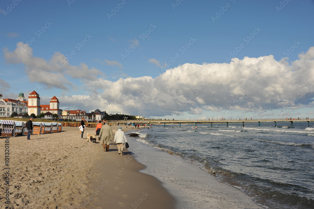 Φωτογραφία Strand von Binz, Seebrücke, Bewölkung, Wolken, Insel Rügen, Ostsee, Meer, Spätsommer, Herbstwetter, Wetter, Mecklenburg-Vorpommern, Binz, September 2013, Bild Nr