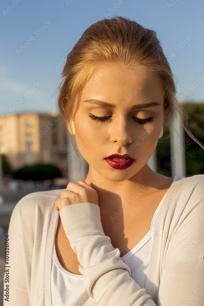 passionate portrait of an attractive young woman. photo shoot on the street passionate portrait of an attractive young woman. photo shoot on the street