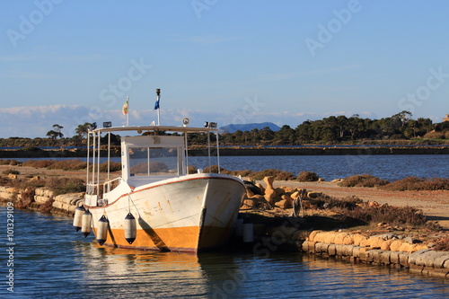 imbarcazione stagno di marsala photo