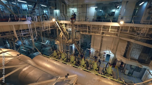 Shifting of main engine piston across engine room time lapse
