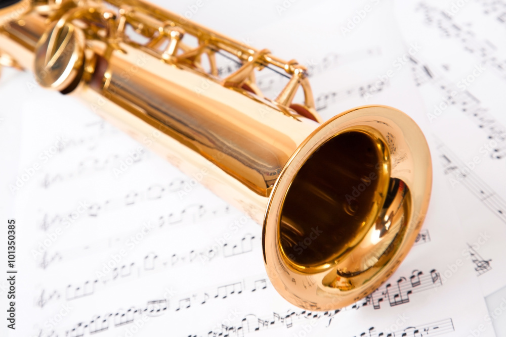 Obraz premium Musical notes and saxophone