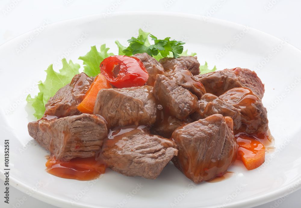 Beef goulash with lettuce