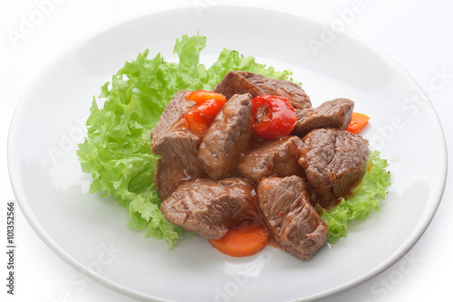 Beef goulash with lettuce