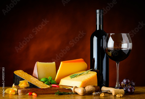 Gouda Cheese and Red Wine