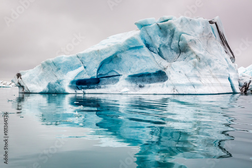 Stunning icebergs in Iceland © shaiith