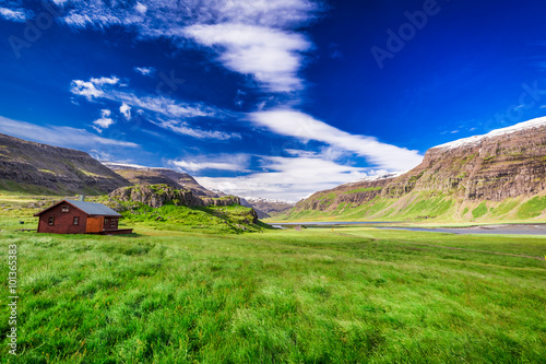 Small cottage in the mounta...