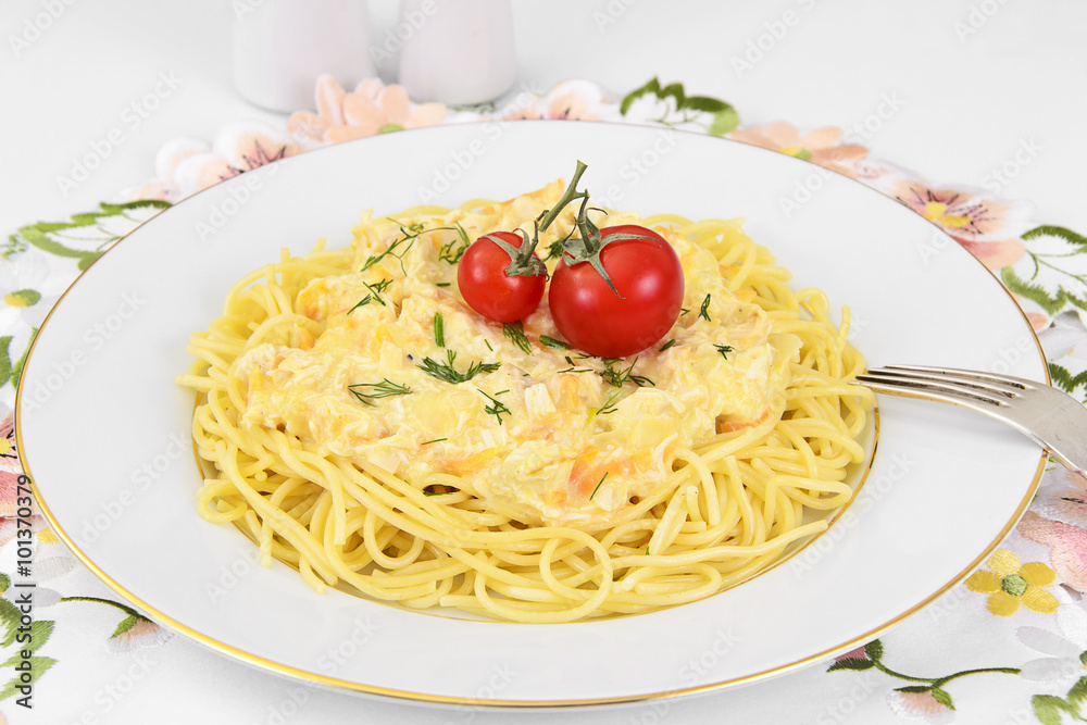 Spaghetti with Chicken, Onions, Carrots in a Creamy Sauce