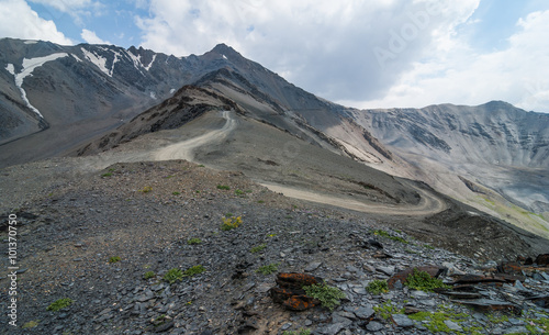 Road to mountain pass