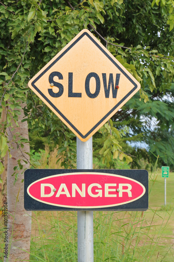 The warning sign of slow, to reduce the speed and danger.