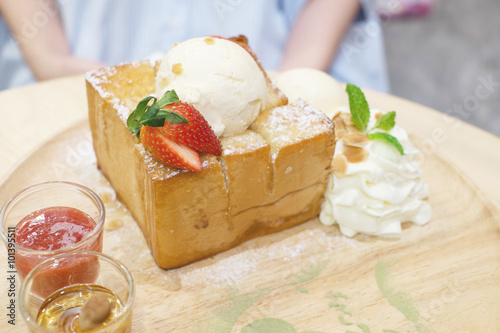 strawberry honey toast