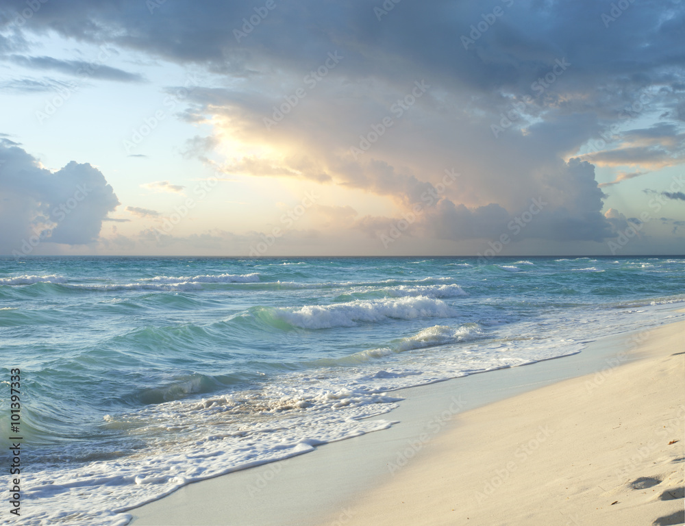 Morning storm clouds over beach on Caribbean Sea - obrazy, fototapety, plakaty 